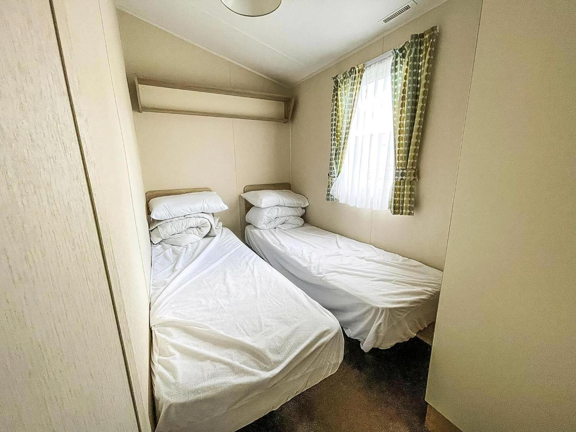 Great 6 Berth Caravan Nearby The Beach In Walton-On-The-Naze Ref 17181X Exterior photo